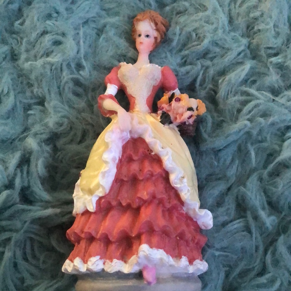 Lareaux Ceramic Figurines (Yellow & Red)